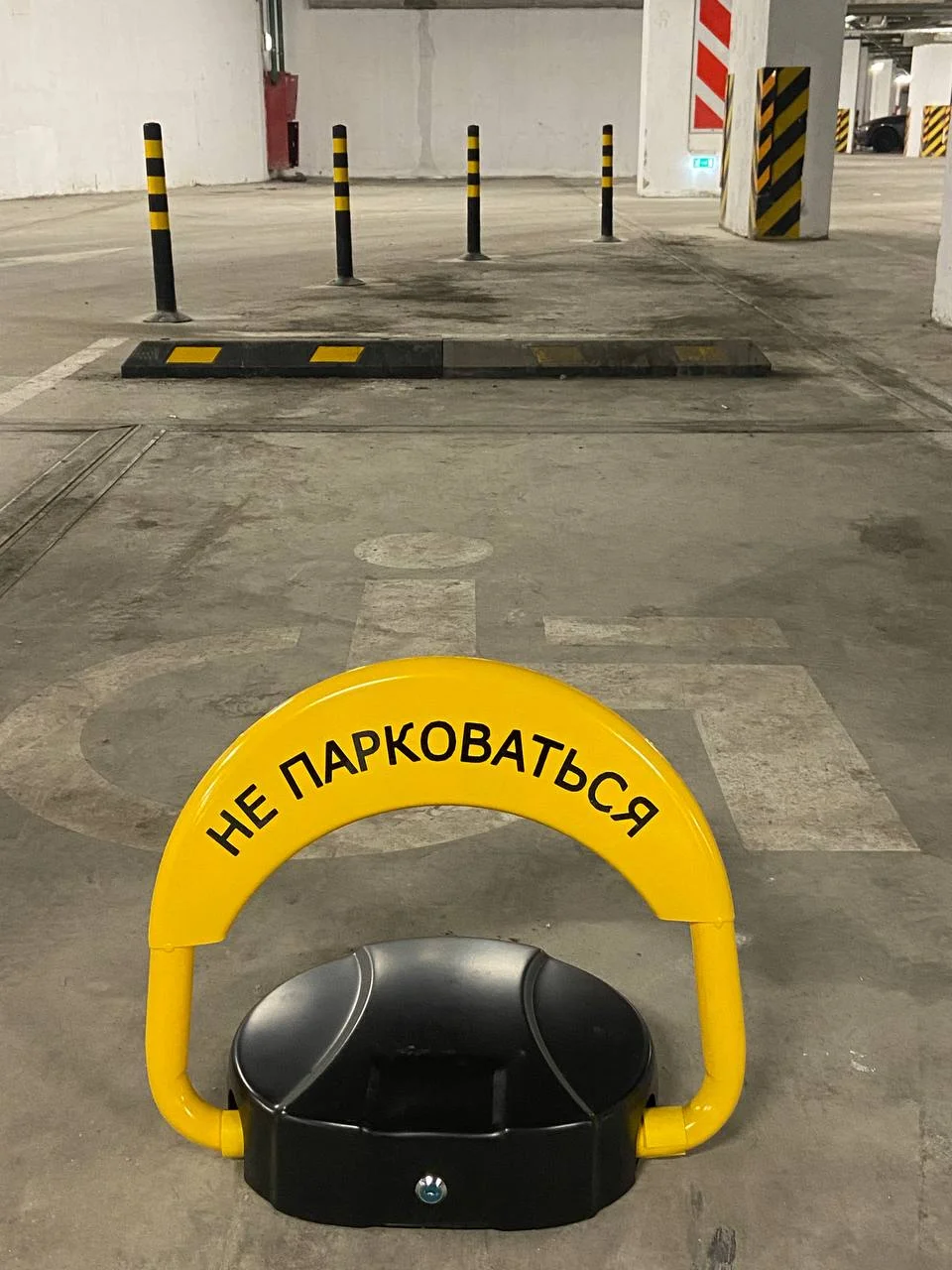 Барьер в подземном паркинге